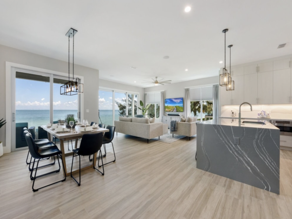 Luxe Rental Located between City Pier and Rod N Reel Pier